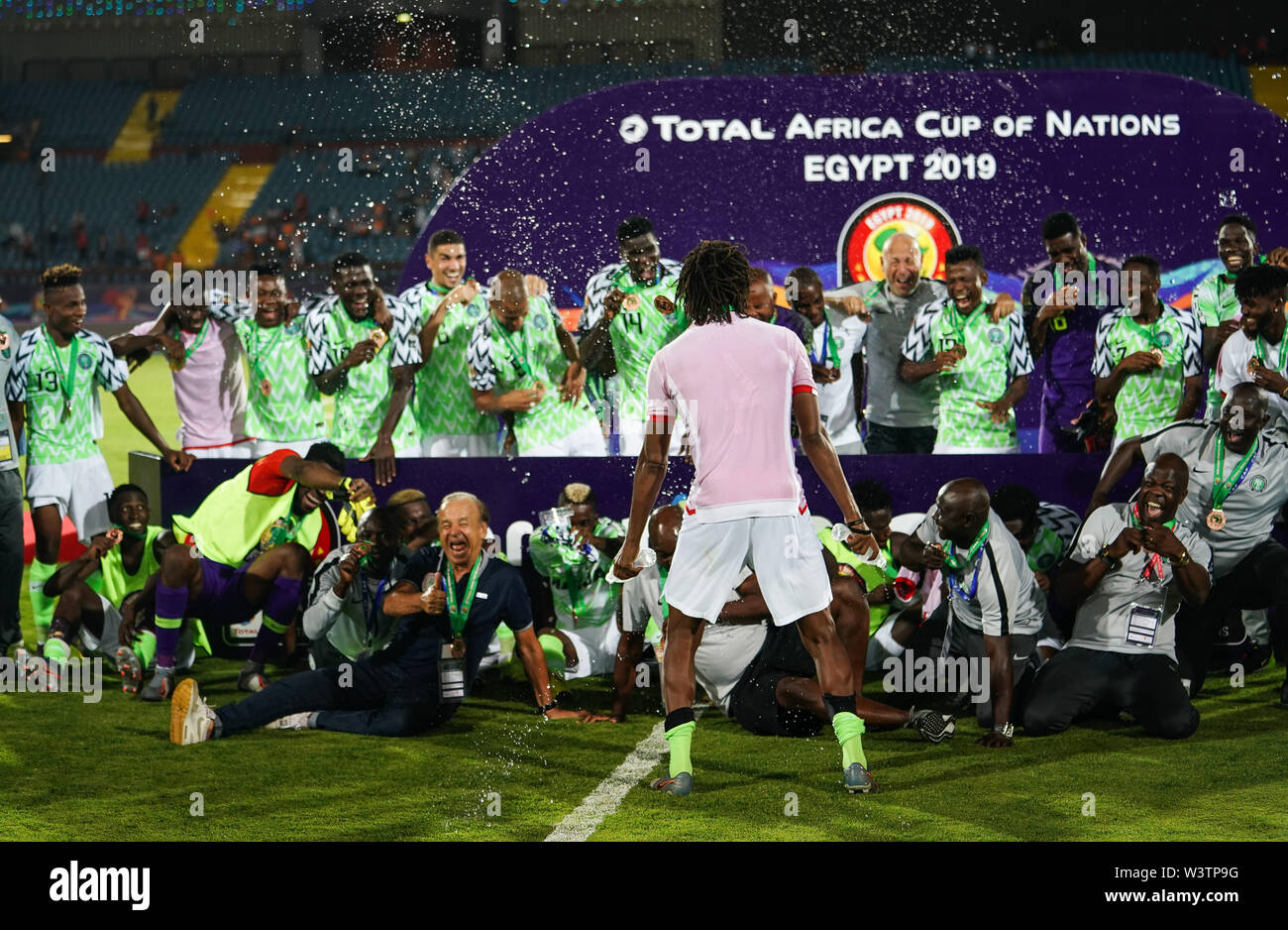 Cairo, Tunisia, Egypt. 17th July, 2019. FRANCE OUT July 17, 2019: Nigerian team celebrating their medal after the 2019 African Cup of Nations match between Tunisia and Nigeria at the Al Salam Stadium in Cairo, Egypt. Ulrik Pedersen/CSM/Alamy Live News Stock Photo