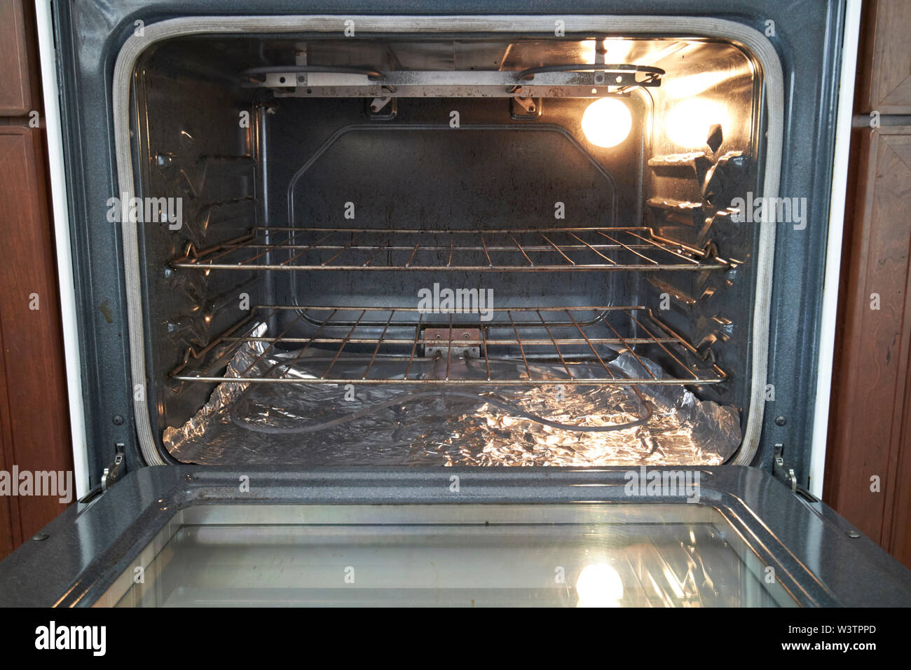 Electric oven hires stock photography and images Alamy