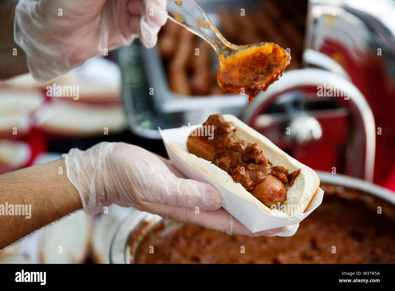 Washington, USA. 17th July, 2019. A vendor prepares a hot dog during the annual Hot Dog Lunch event at the Rayburn House Office Building on Capitol Hill in Washington, DC, the United States, on July 17, 2019. The event was held here on Wednesday in celebration of the National Hot Dog Day. Credit: Ting Shen/Xinhua/Alamy Live News Stock Photo