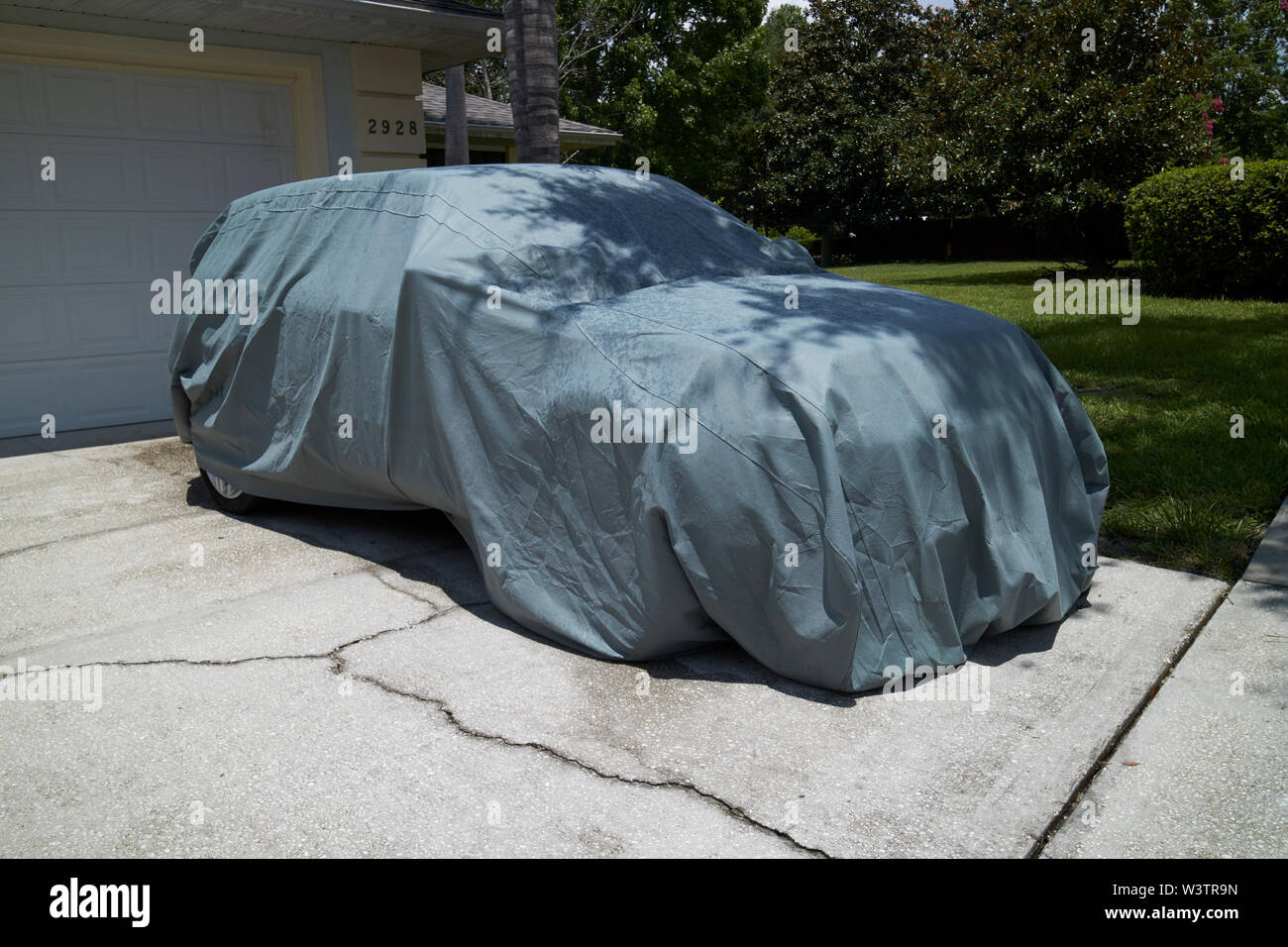 Car cover snow covered hi-res stock photography and images - Alamy