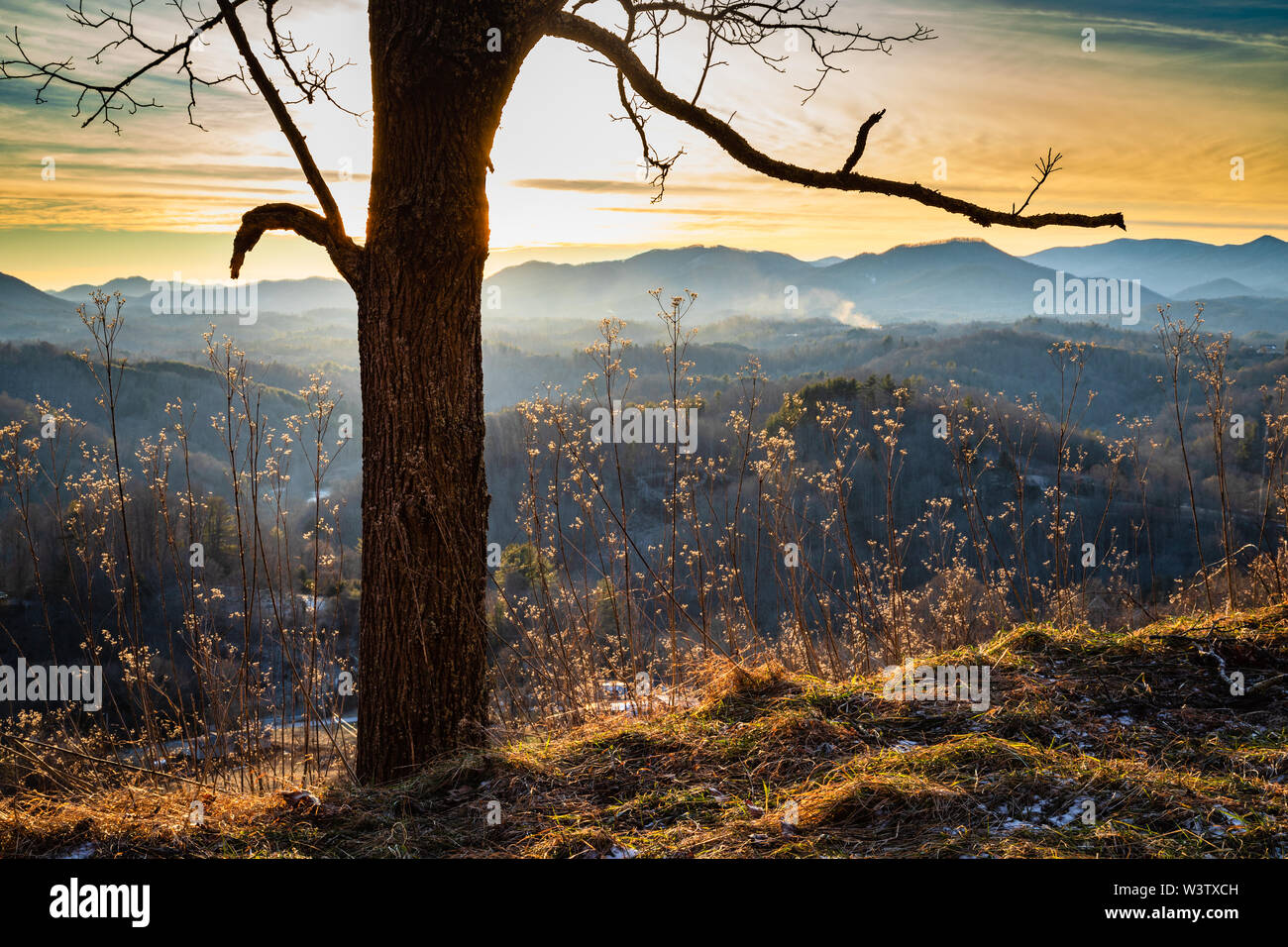 Wintry late afternoon sun from Sunset Mountain, near Bakersville, North Carolina, USA. Stock Photo