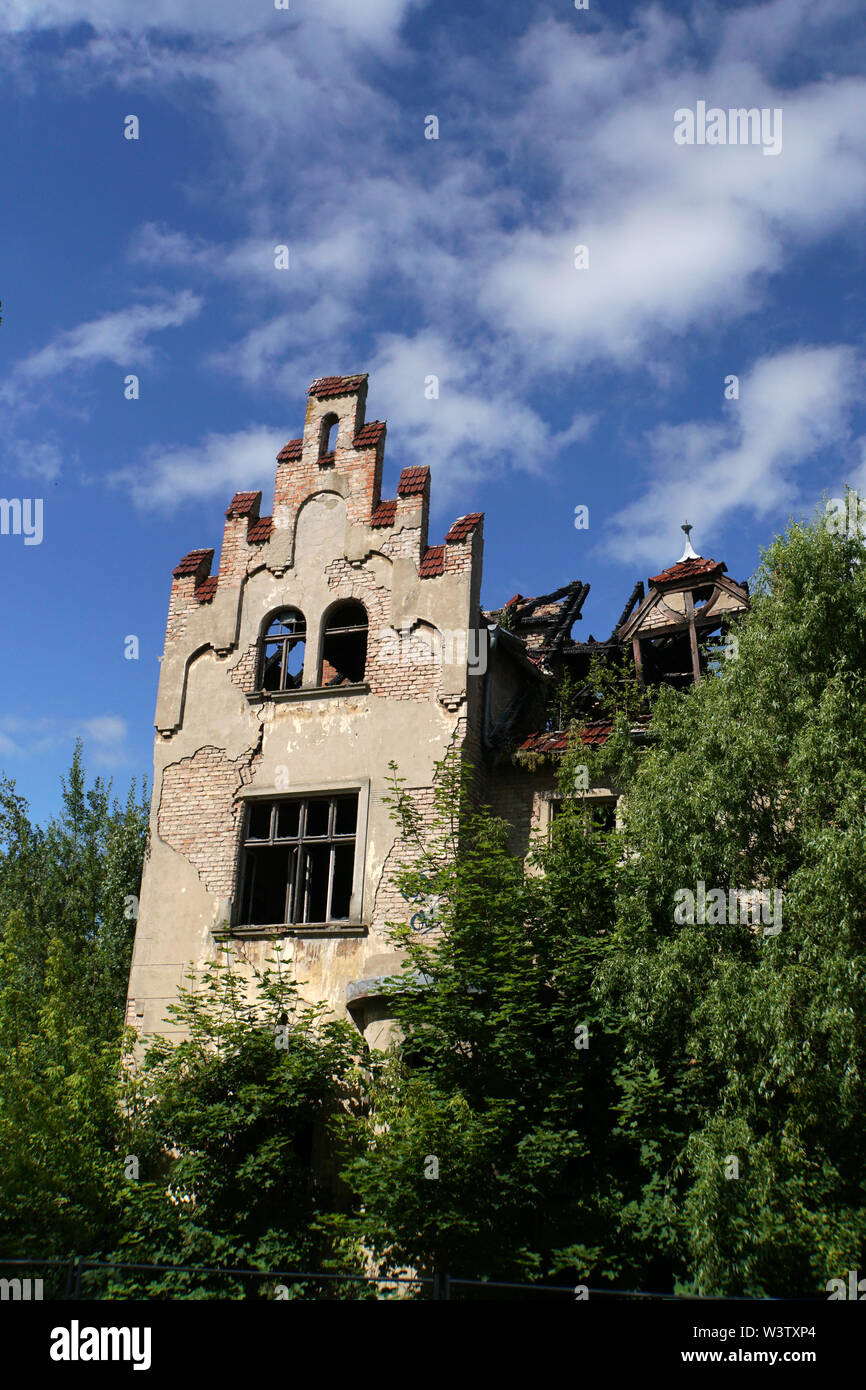verfallende Ruine einer alten Villa, Hansestadt Greifswald, Mecklenburg-Vorpommern, Deutschland Stock Photo