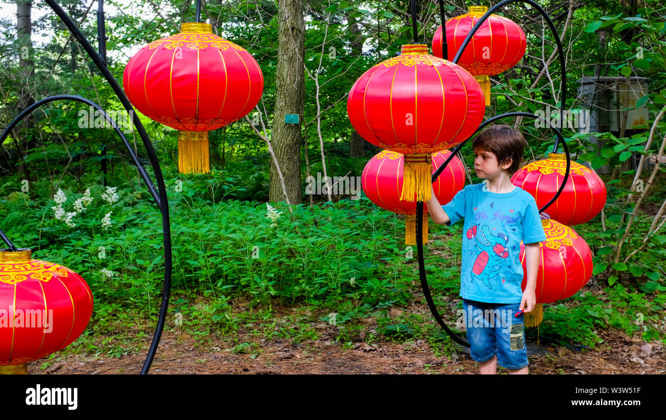 Child with Chinese lanterns, Montreal botanical garden Stock Photo