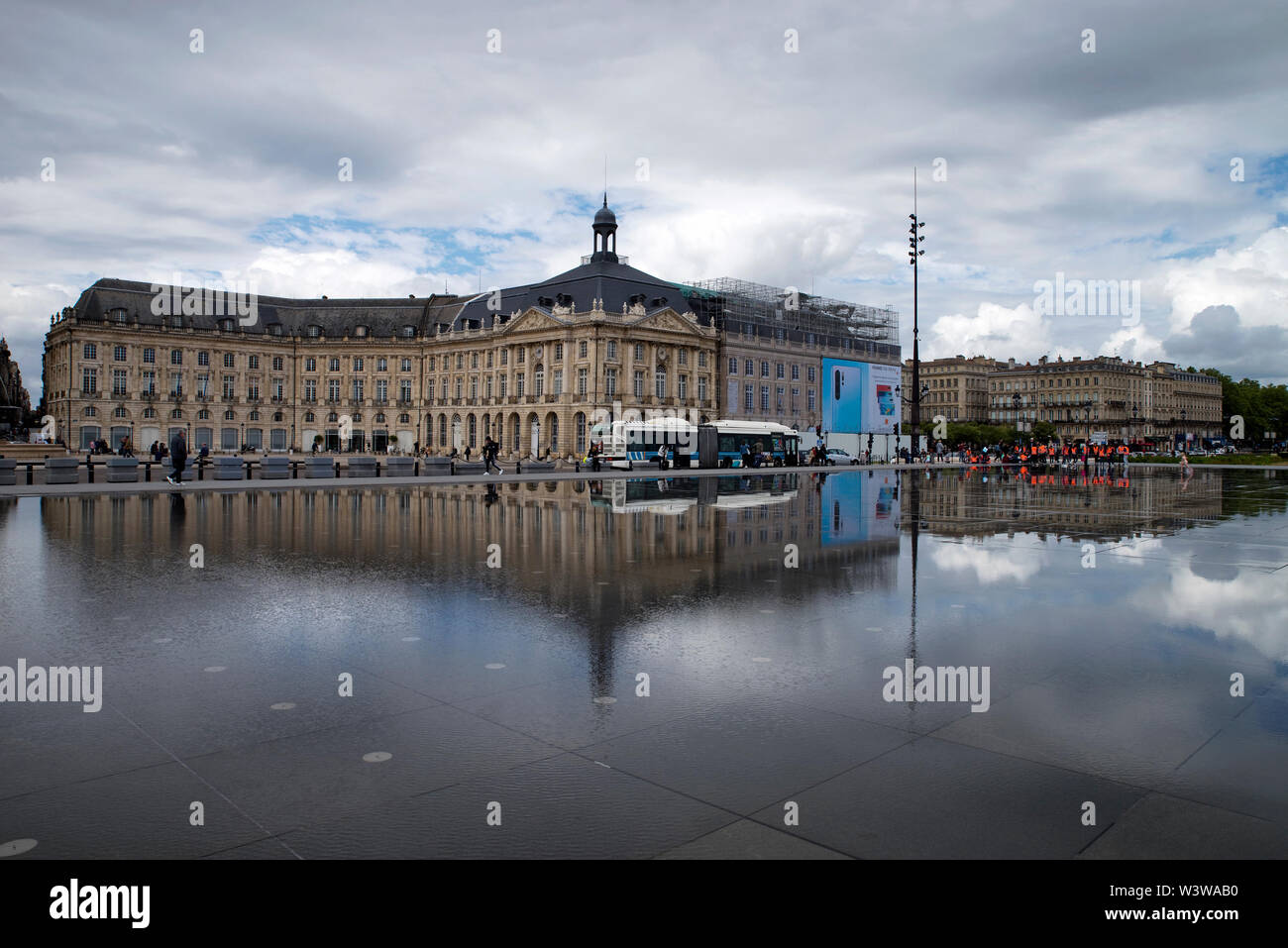 Miroir d'eau reflecting pool - Bordeaux, France Stock Photo