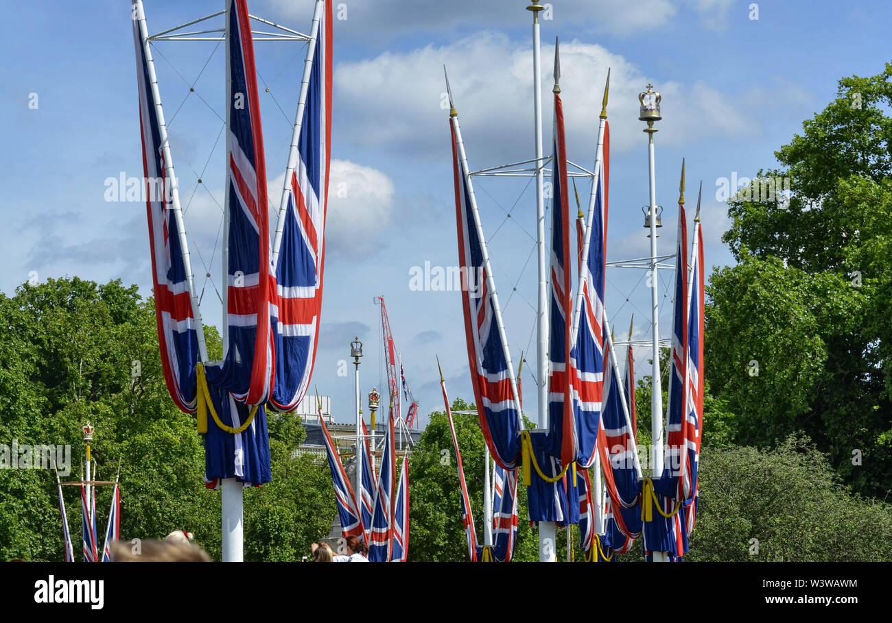 Buckingham Palace Flag Stock Photos & Buckingham Palace Flag Stock