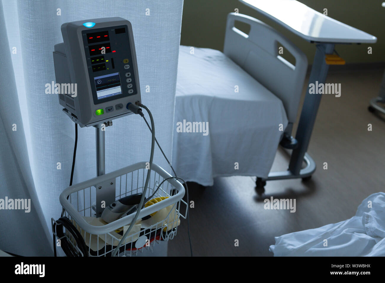 Medical monitor in the ward Stock Photo - Alamy