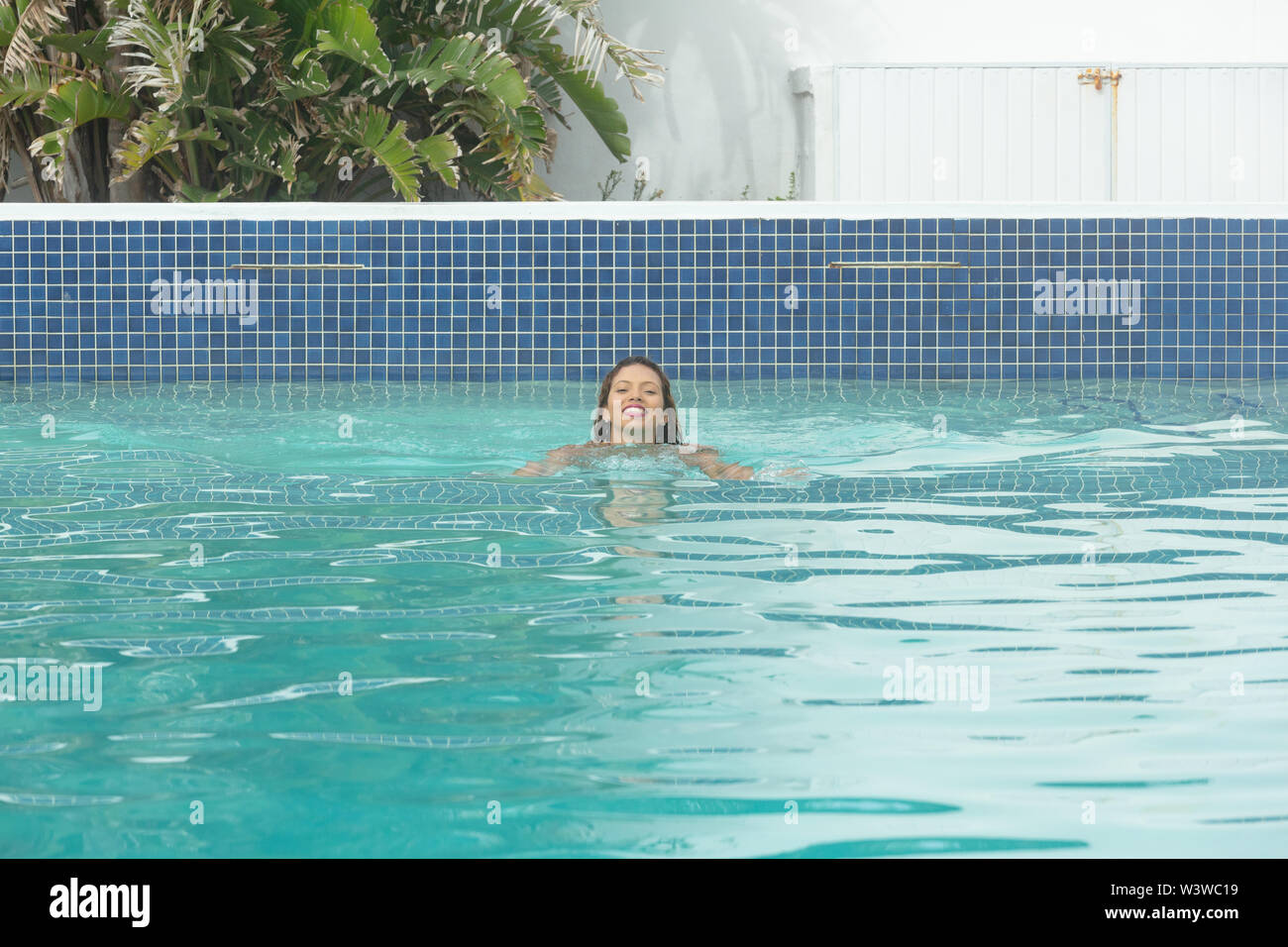 Woman swimming in swimming pool hi-res stock photography and images - Alamy