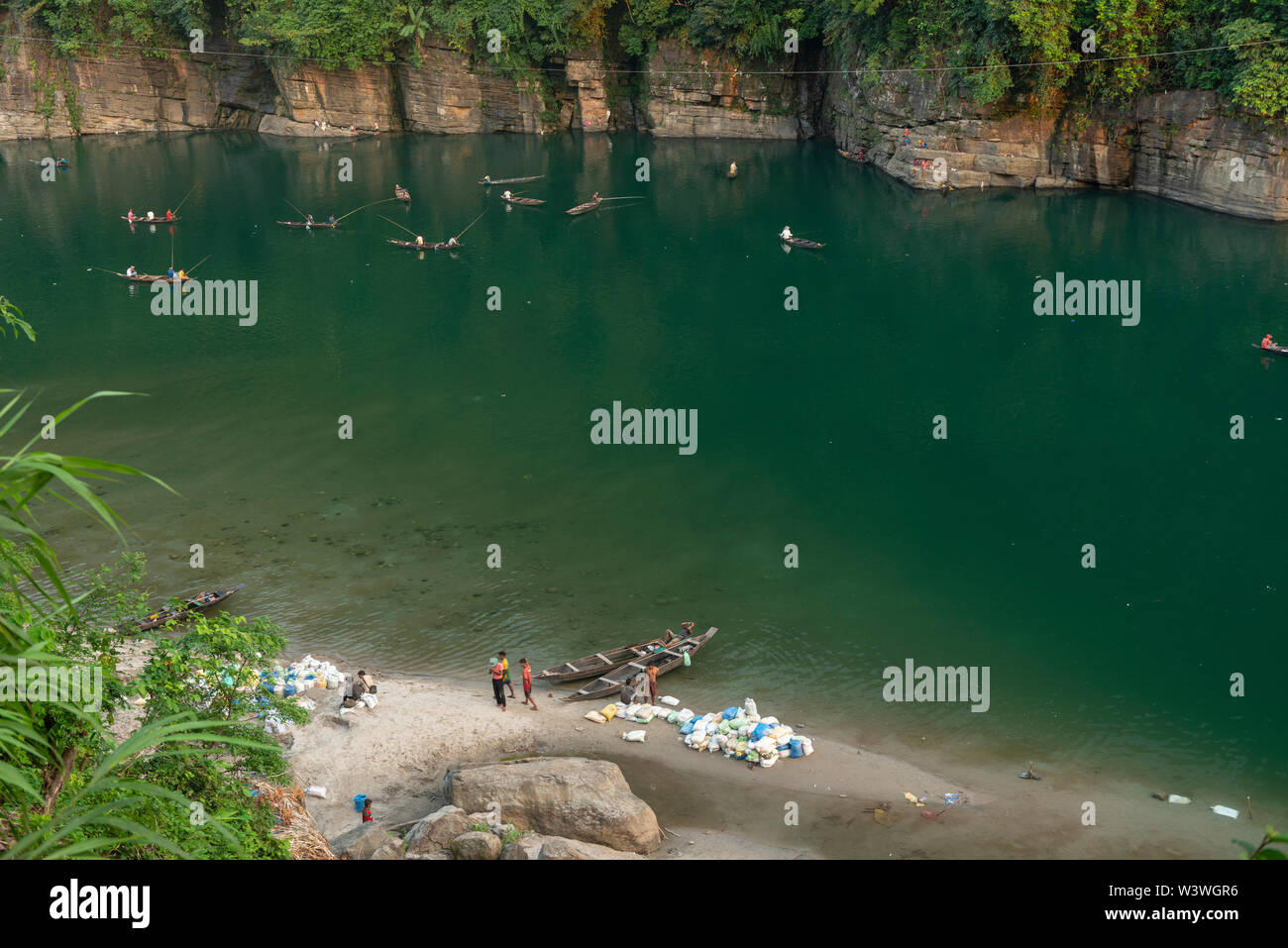 Crystal Clear water of Umngot River,Meghalaya,India Stock Photo Alamy