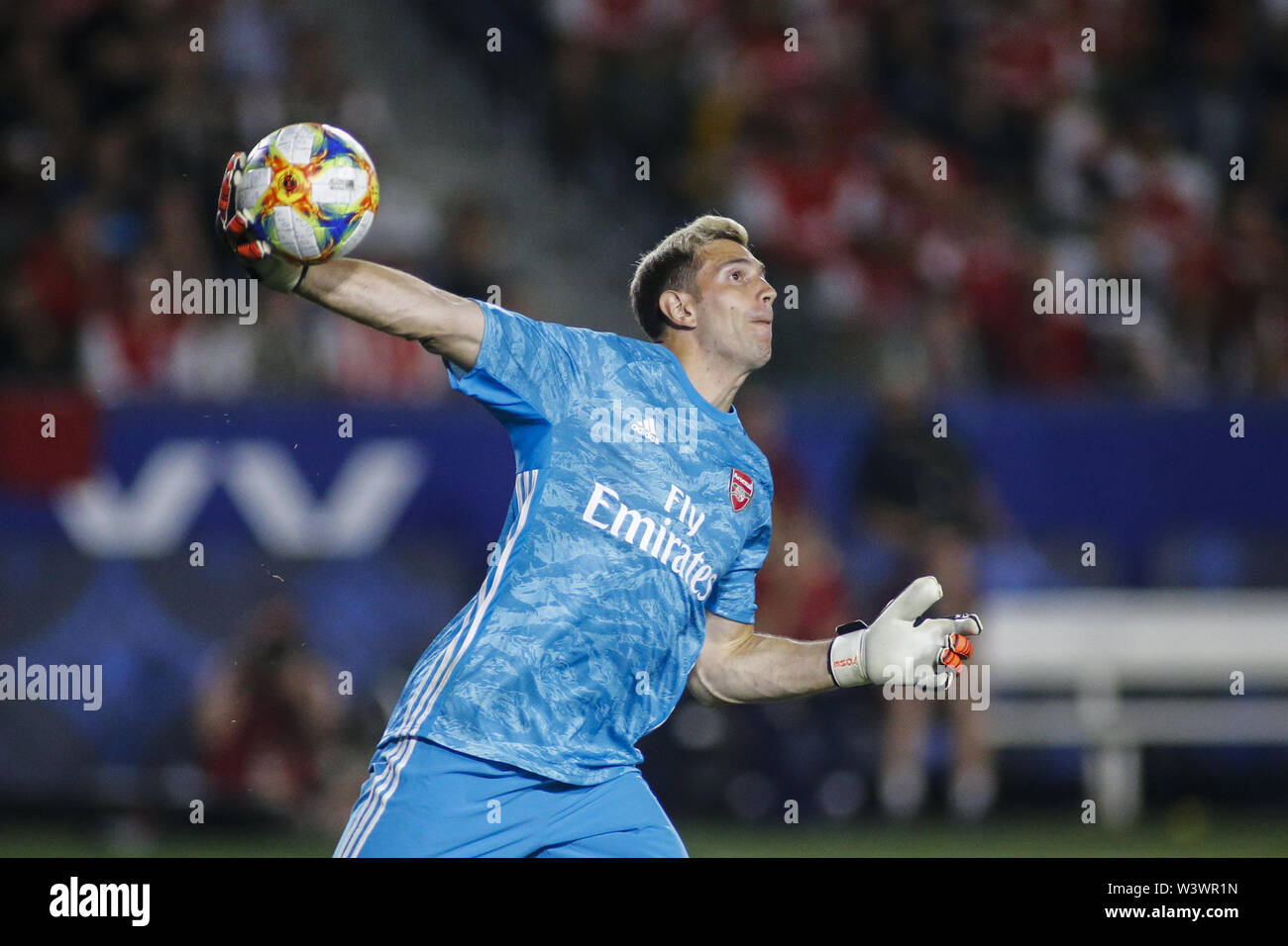 arsenal-goalkeeper-emiliano-martinez-hi-res-stock-photography-and