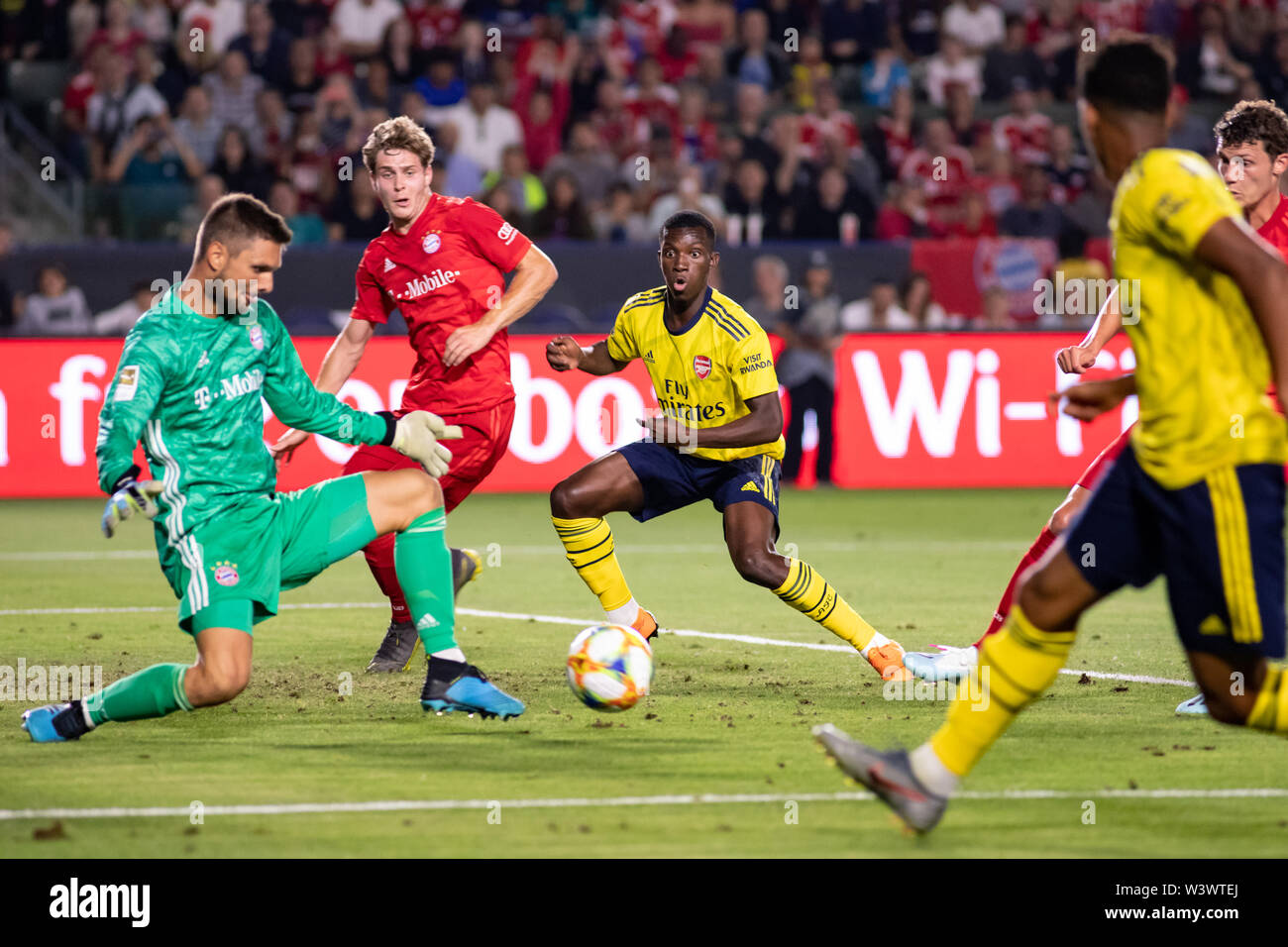Los Angeles, USA. 17th July, 2019. Eddie Nketiah (32) scores Arsenal's game winning goal against Bayern Munich in the International Champions Cup. Credit: Ben Nichols/Alamy Live News Stock Photo
