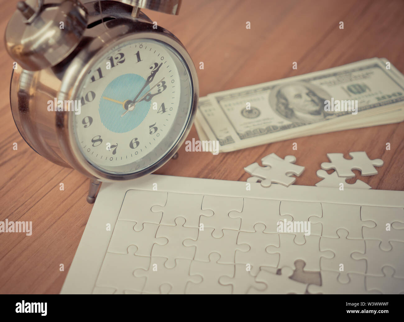Jigsaws last step with time counting down for financial solution concept Stock Photo
