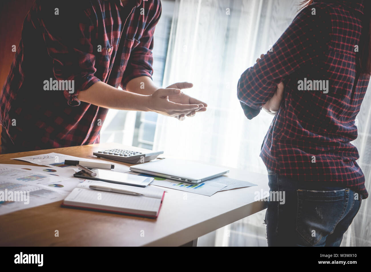 Window Fight Silhouette couple is fighting by the windows Stock Photo - Alamy