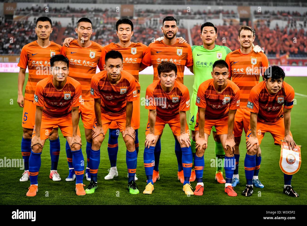 Players of the starting lineup of Shandong Luneng Taishan pose for photos before competing Players of the starting lineup of Shandong Luneng Taishan pose for photos before competing