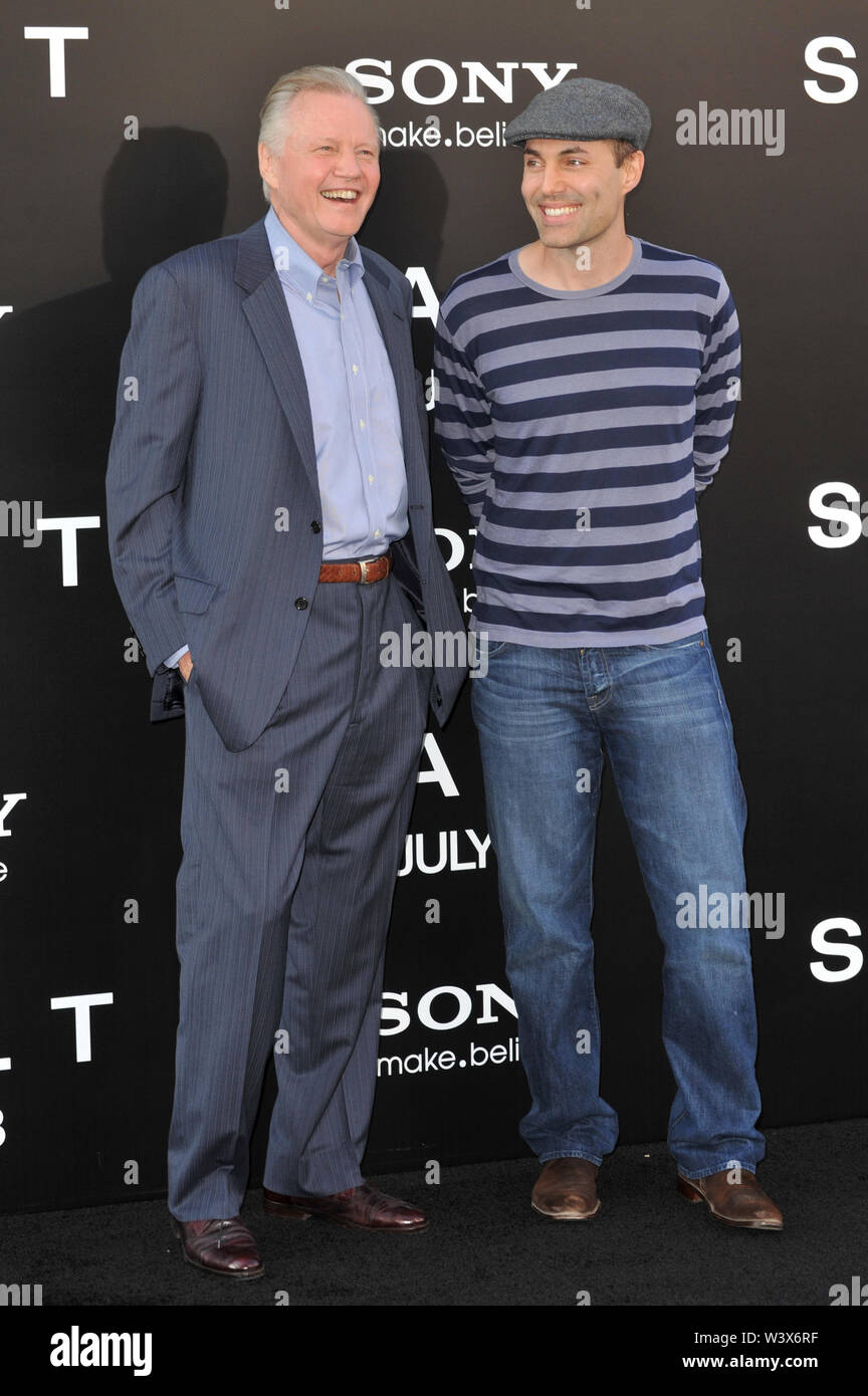 Jon voight and son james haven hi-res stock photography and images - Alamy