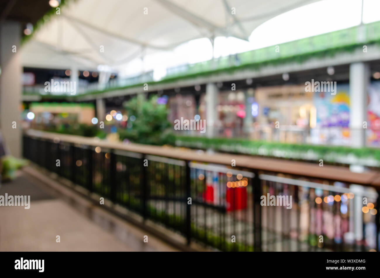 Blur background shopping mall hi-res stock photography and images - Alamy