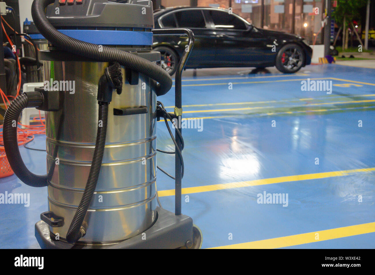 Car vacuum cleaner fotografías e imágenes de alta resolución - Alamy