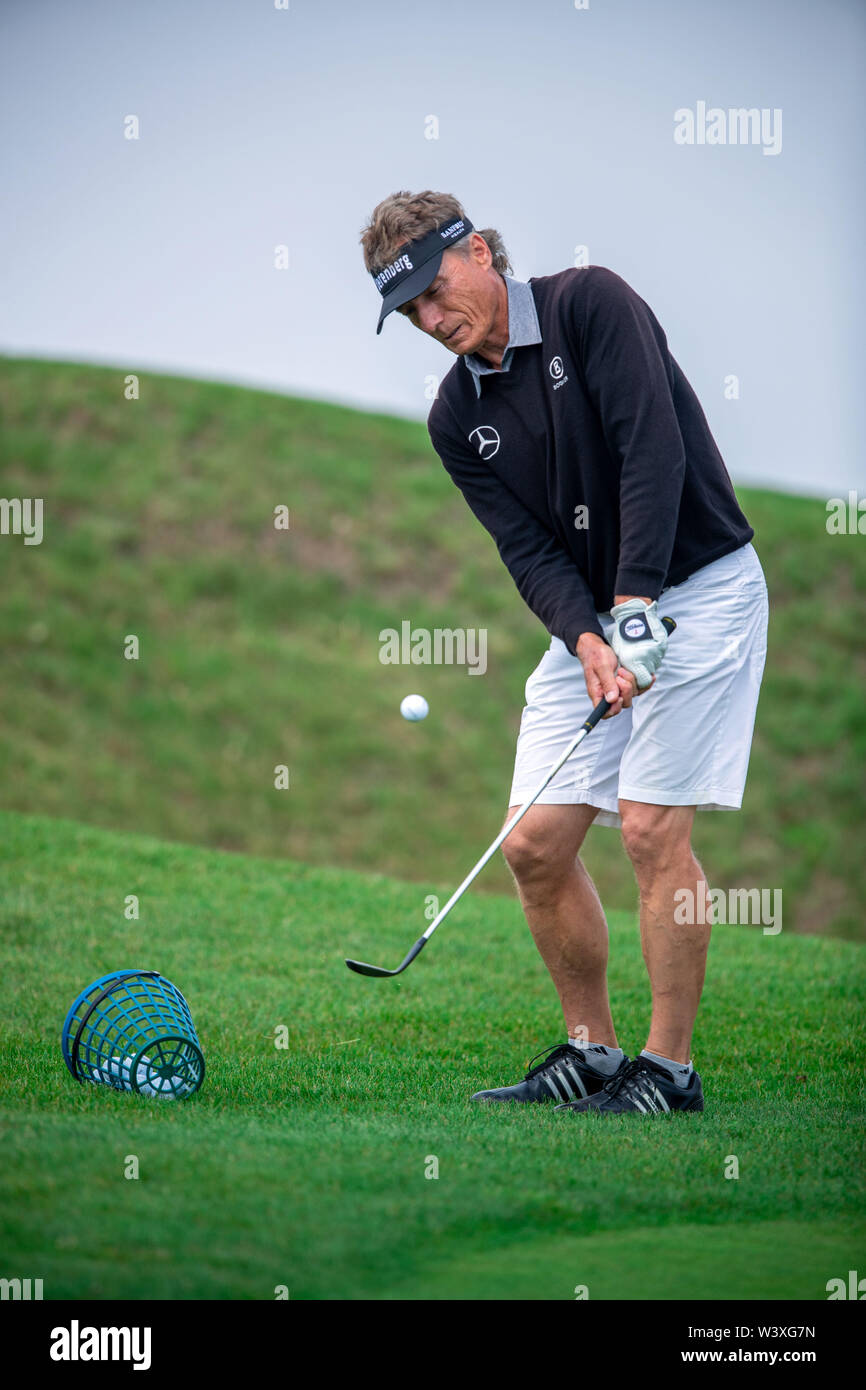 17 July 2019, Mecklenburg-Western Pomerania, Gneven: Golf veteran Bernhard  Langer at a practice round on the course of Winstongolf in Vorbeck. The  61-year-old Langer will play at the European Senior Tour tournament