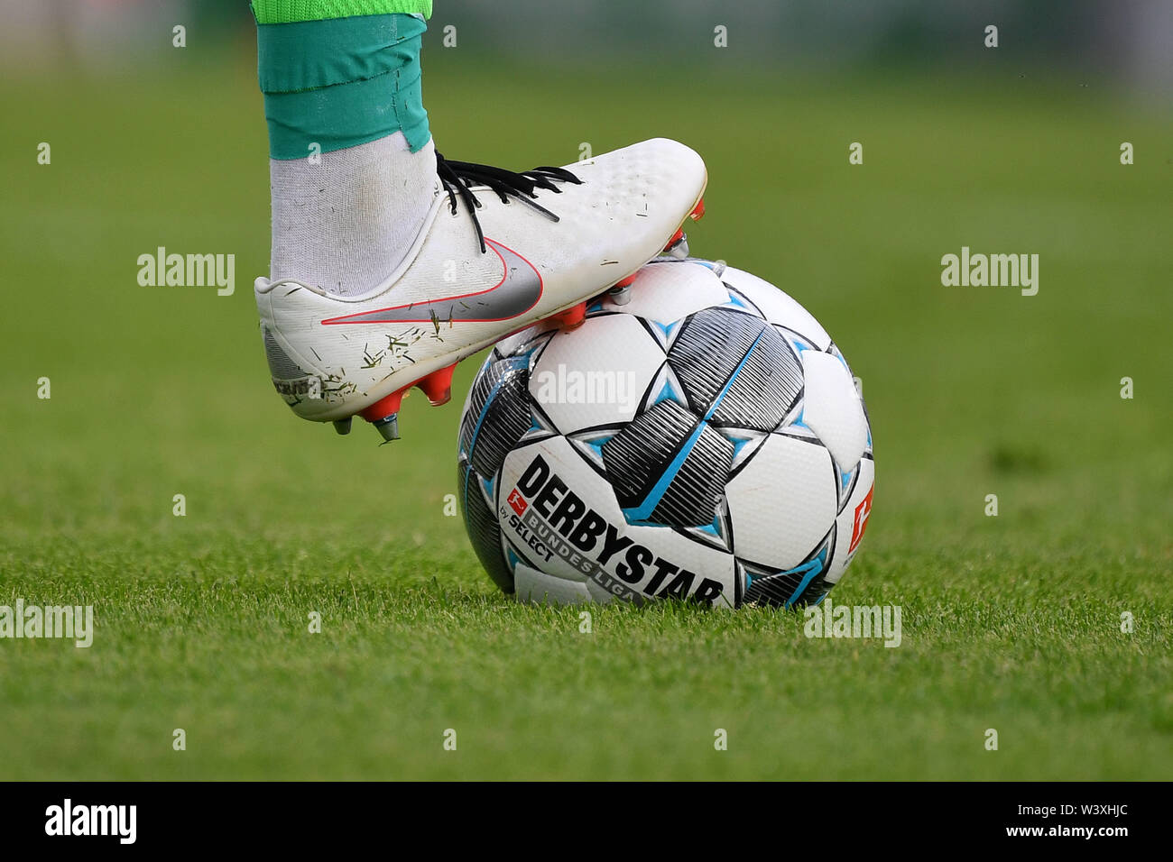 Feature, peripheral subject, generally. Foot, Nike footbalch on DERBYSTAR  ball, Ball.Close Up. Borussia Monchengladbach-Istanbul Basaksehir 5-1. on  17.07.2019 in Kufstein.Testspiel, DFL REGULATIONS PROHIBIT ANY USE OF  PHOTOGRAPH AS IMAGE SEQUENCES AND ...