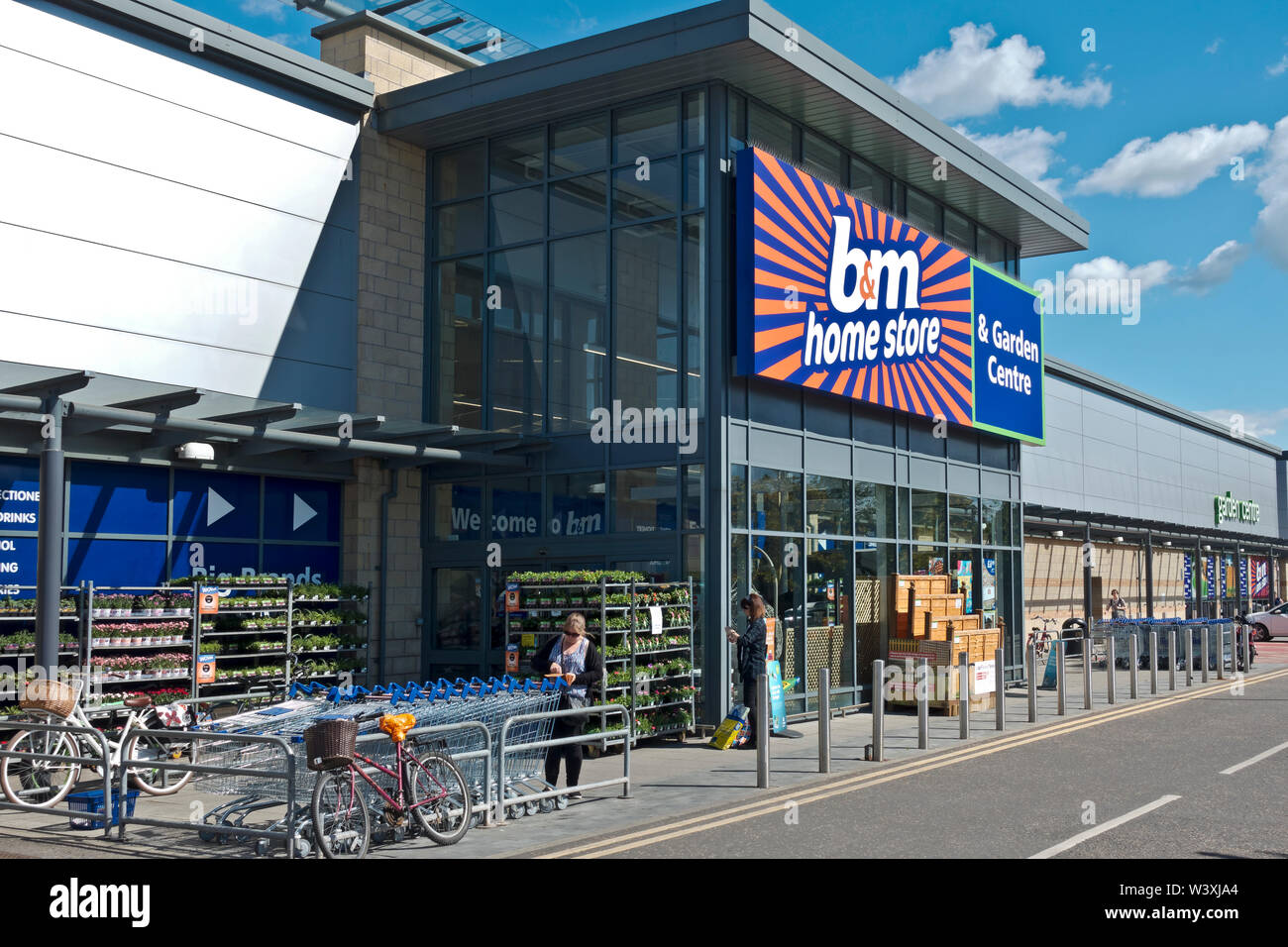B&M Home Convenience Store and Garden Centre Shop Foss Islands York North Yorkshire England UK United Kingdom GB Great Britain Stock Photo