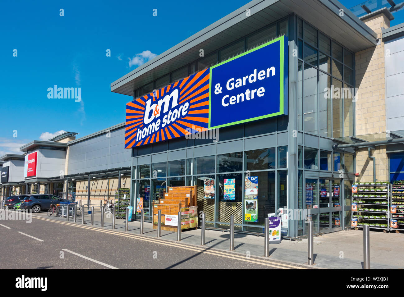 B&M Home Convenience Store and Garden Centre Shop Foss Islands York North Yorkshire England UK United Kingdom GB Great Britain Stock Photo