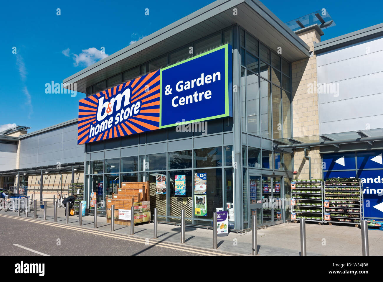 B&M Home Convenience Store and Garden Centre Shop Foss Islands York North Yorkshire England UK United Kingdom GB Great Britain Stock Photo