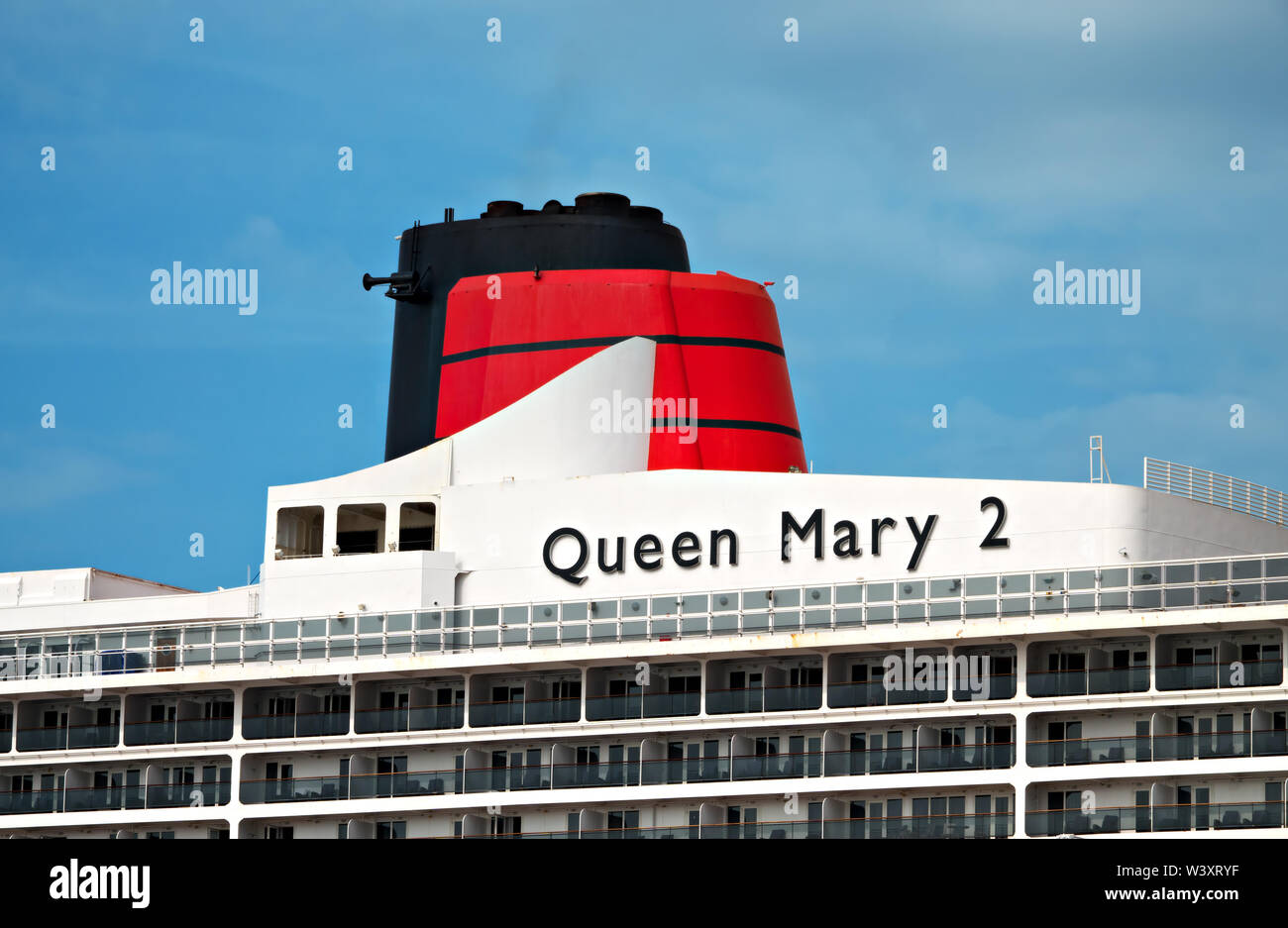 queen-mary-2-docked-in-liverpool-in-july-2019-stock-photo-alamy
