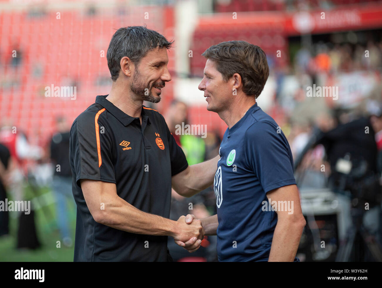 Page 2 Mark Van Bommel High Resolution Stock Photography And Images Alamy