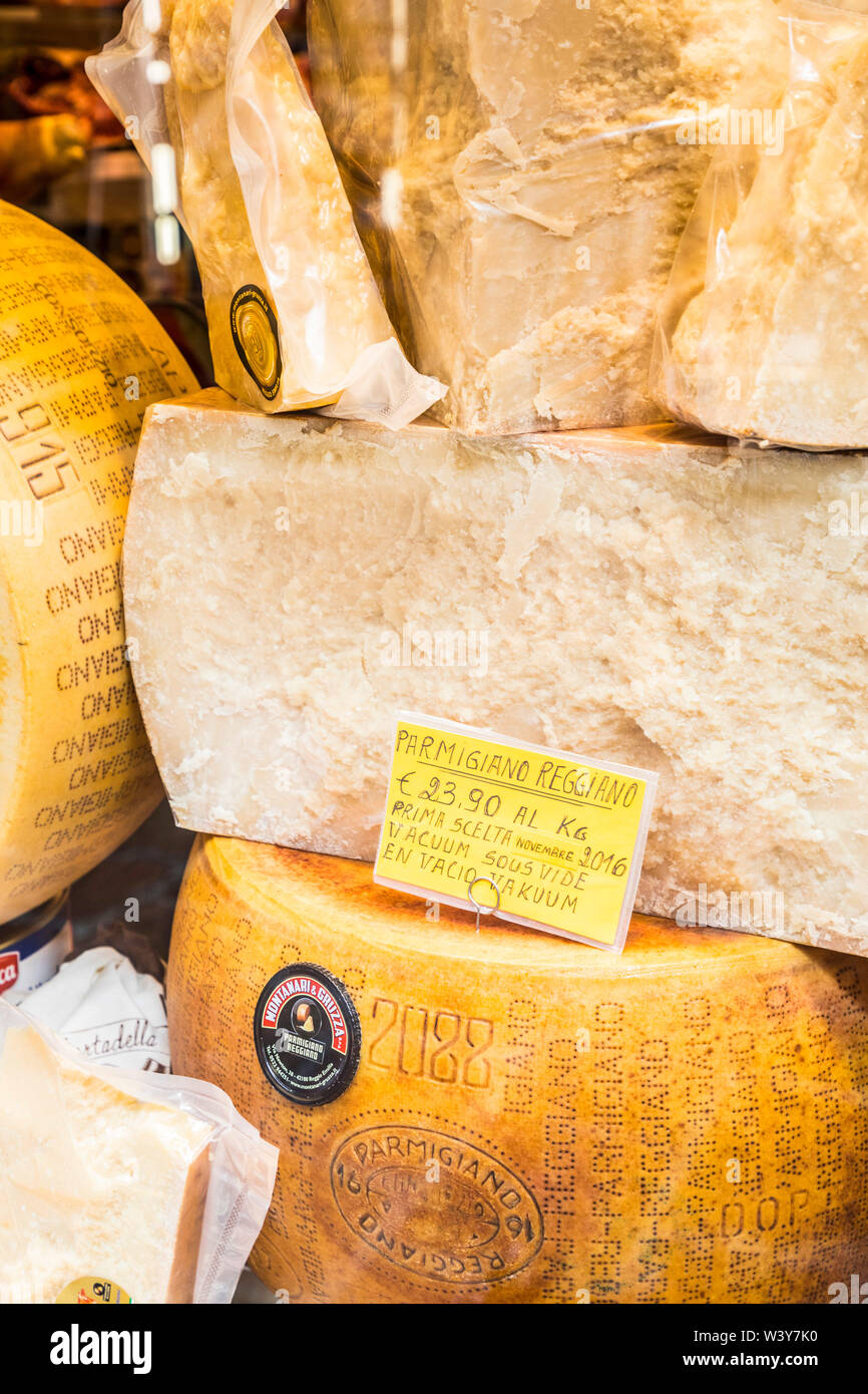 Parmigiano Reggiano (Parmesan cheese), Bologna, Emilia-Romagna, Italy Stock Photo