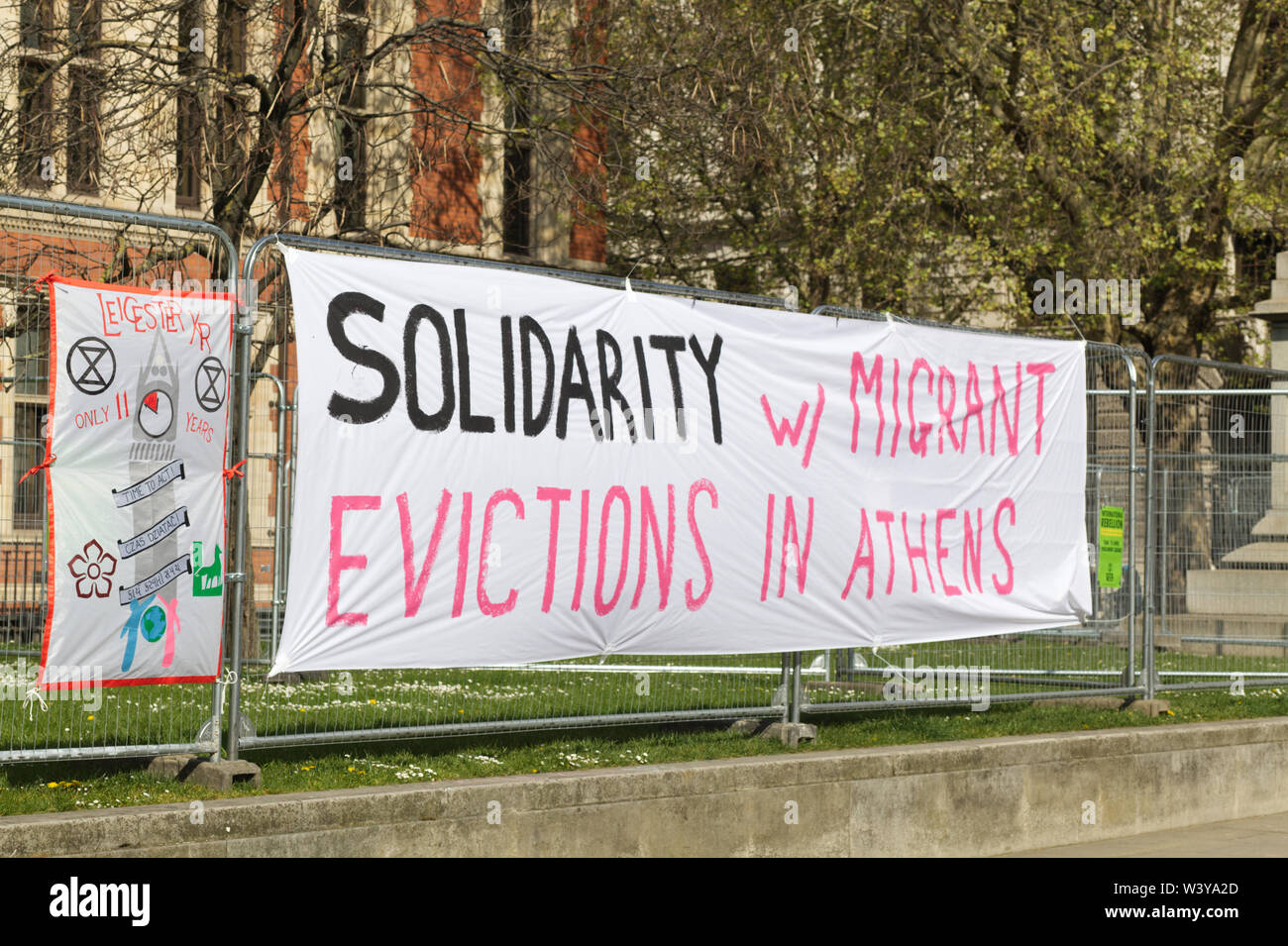 solidarity migrant evictions in Athens banner. Stock Photo