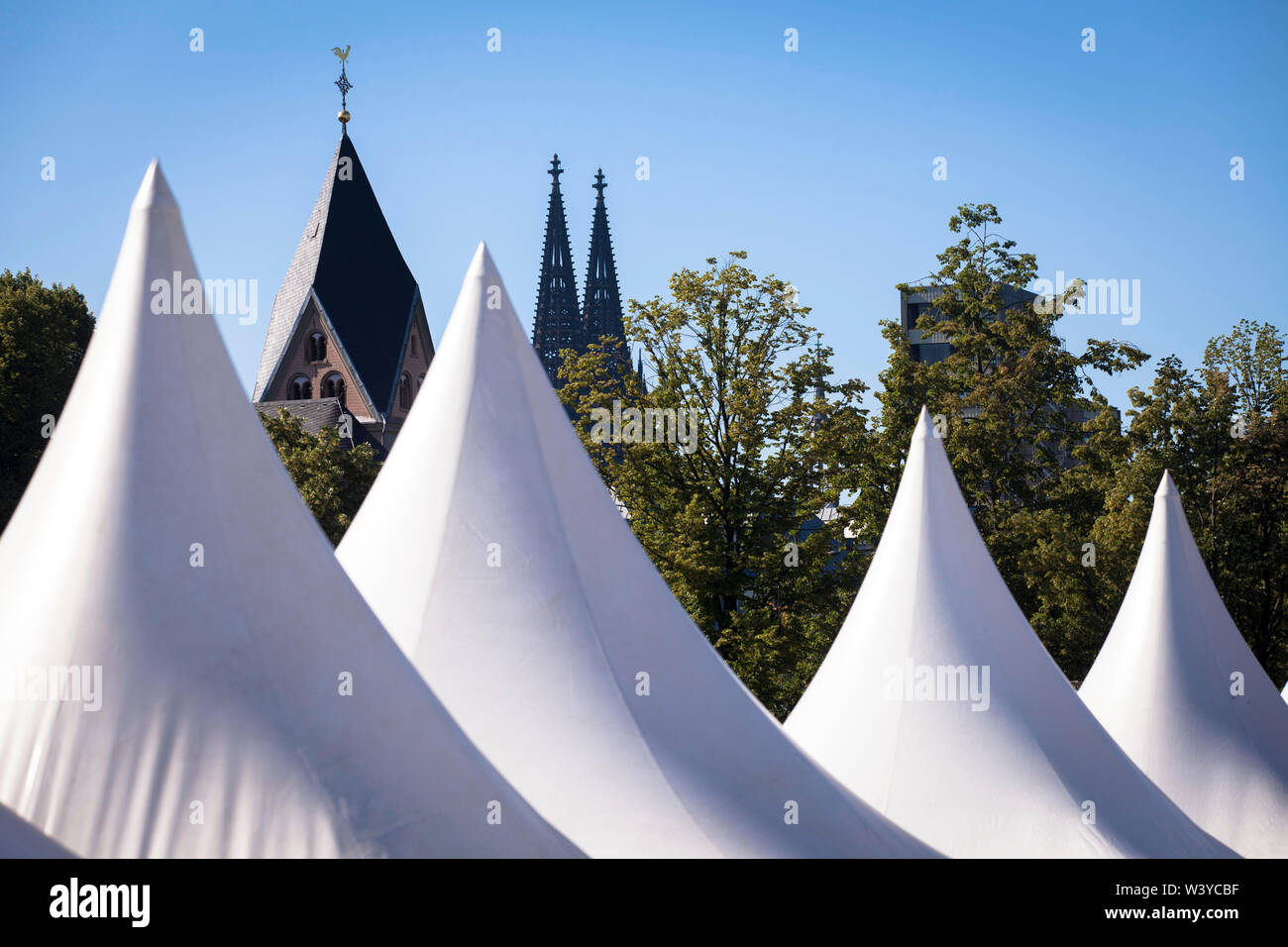 pagoda tents of the wine festival in the Rheinau harbor, church St. Maria in Lyskirchen and the cathedral, Cologne, Germany.  Pagodenzelte, Weinfest i Stock Photo