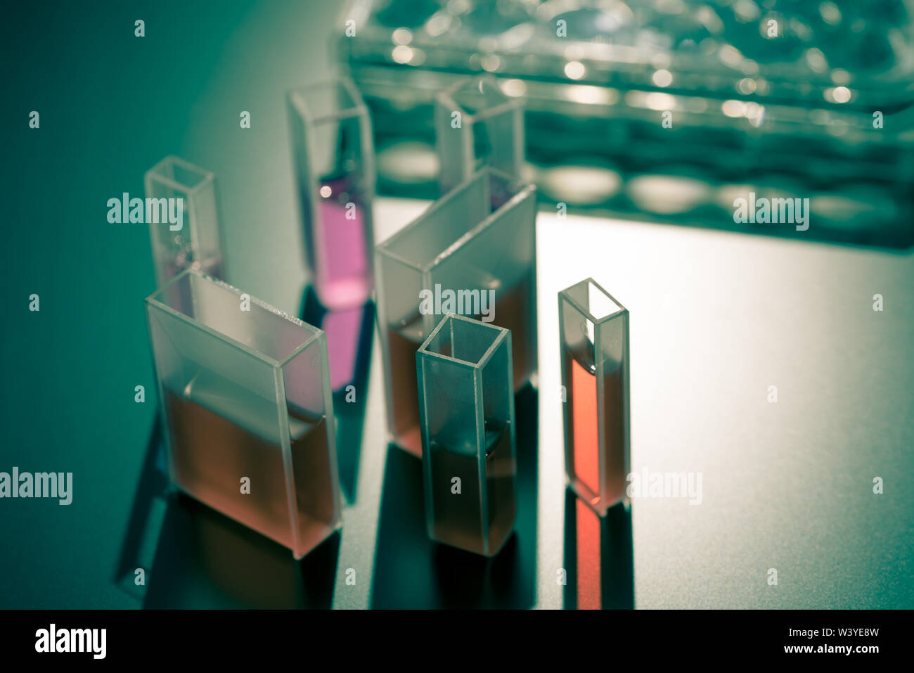 Quartz cuvettes for Chromatography and spectrophotometry in the study