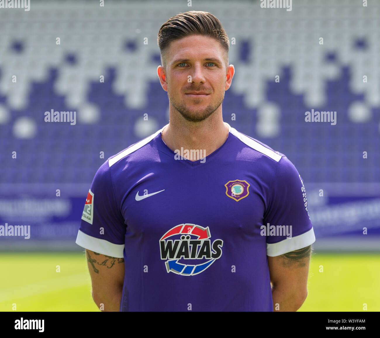 Aue, Germany. 18th July, 2019. Soccer 2nd Bundesliga: Fototermin FC  Erzgebirge Aue for the season 2019/20 in the Sparkassen-Erzgebirsgstadion.  Player Dennis Kempe. Credit: Robert Michael/dpa-Zentralbild/dpa/Alamy Live  News Stock Photo - Alamy