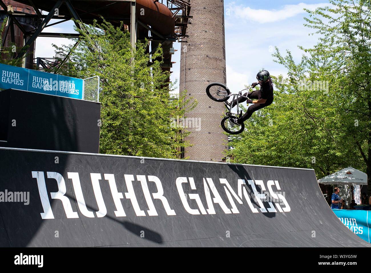 Bmx jump people hi-res stock photography and images - Page 17 - Alamy