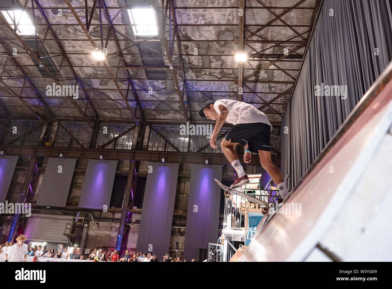 Duisburg, Deutschland. 23rd June, 2019. Skateboarder, action, start, launch  pad, skateboarding, skateboard; Olympic sport; indoor, hall; Ruhr  Games/Sport Festival for Young People from 20th to 23rd June in  Duisburg/Germany | usage worldwide