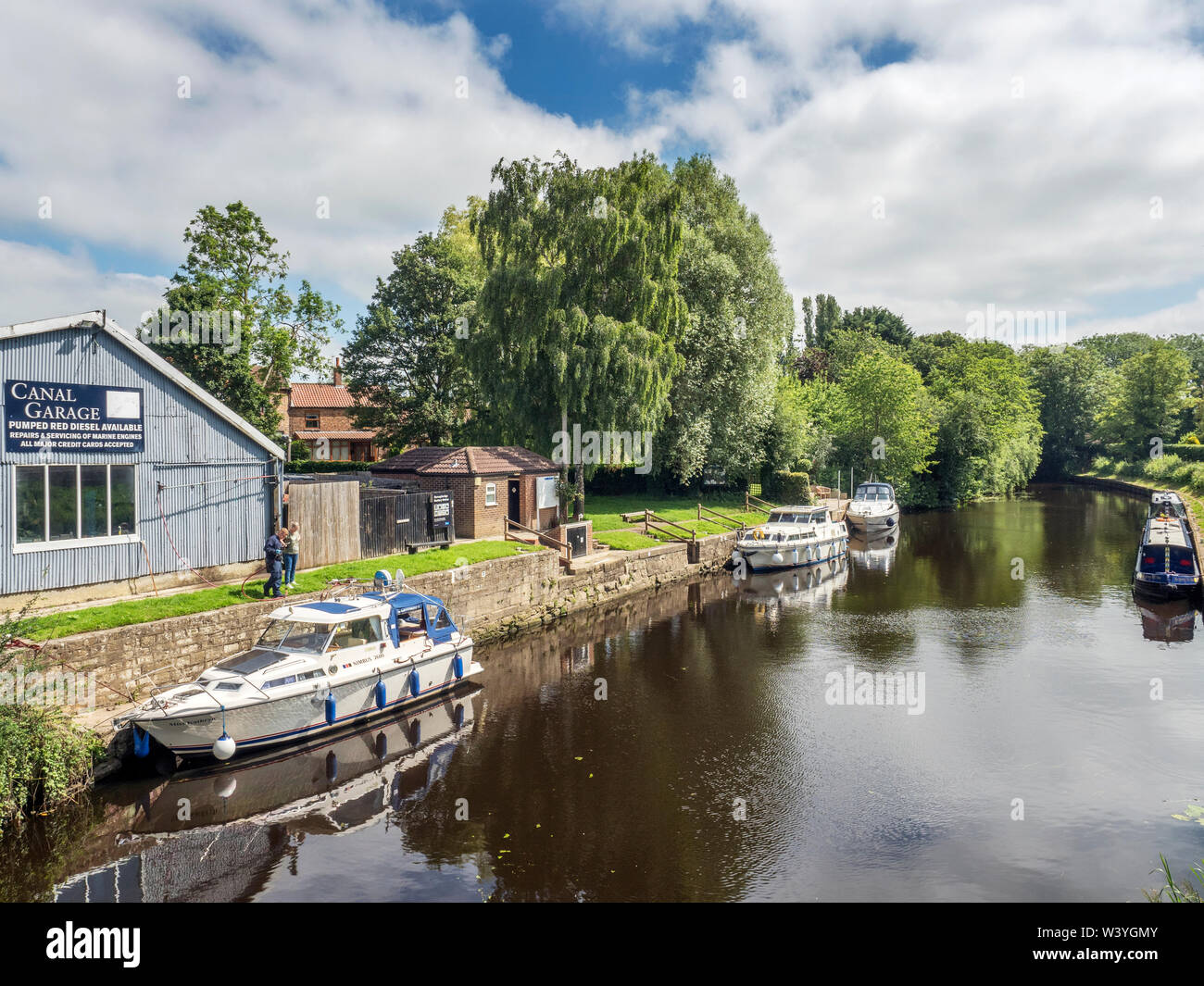 River ure north yorkshire england uk hi-res stock photography and ...