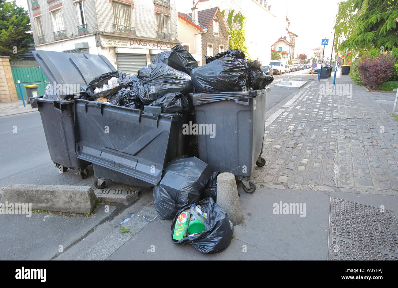 Public rubbish bin in Paris France Stock Photo Alamy