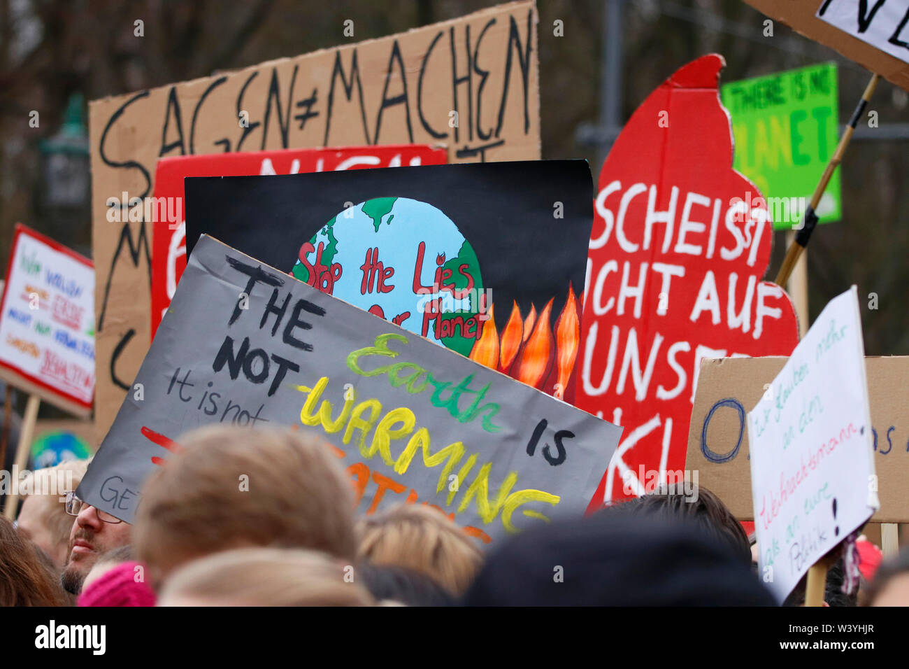 Impressionen - "Fridays for Future"-Demonstration von Schuelern gegen den Klimawandel, 29. Maerz 2019, Berlin  (nur fuer redaktionelle Verwendung. Kei Stock Photo