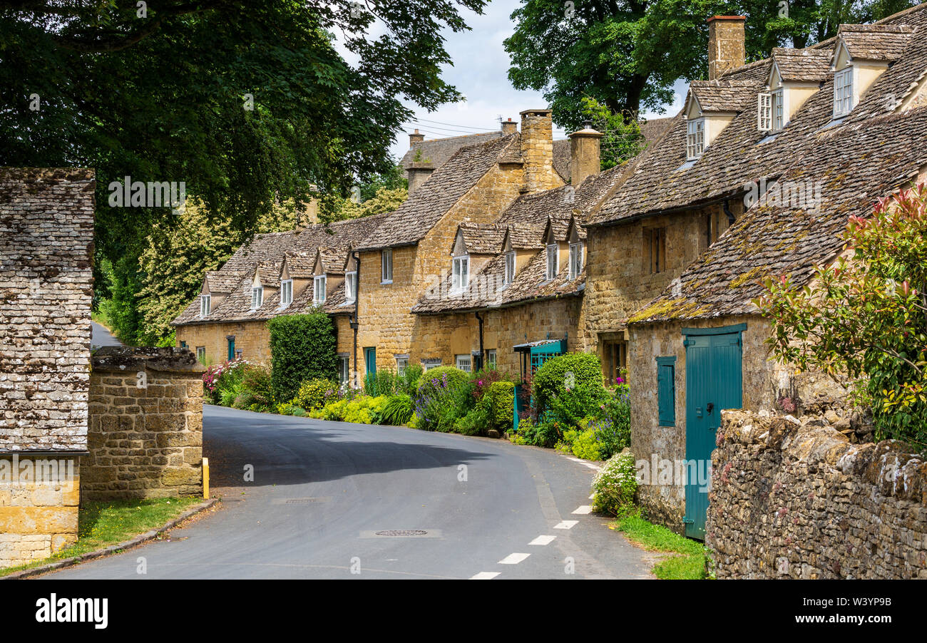 Stone cottages in the village of Snowshill in the Cotswolds, England Stock Photo