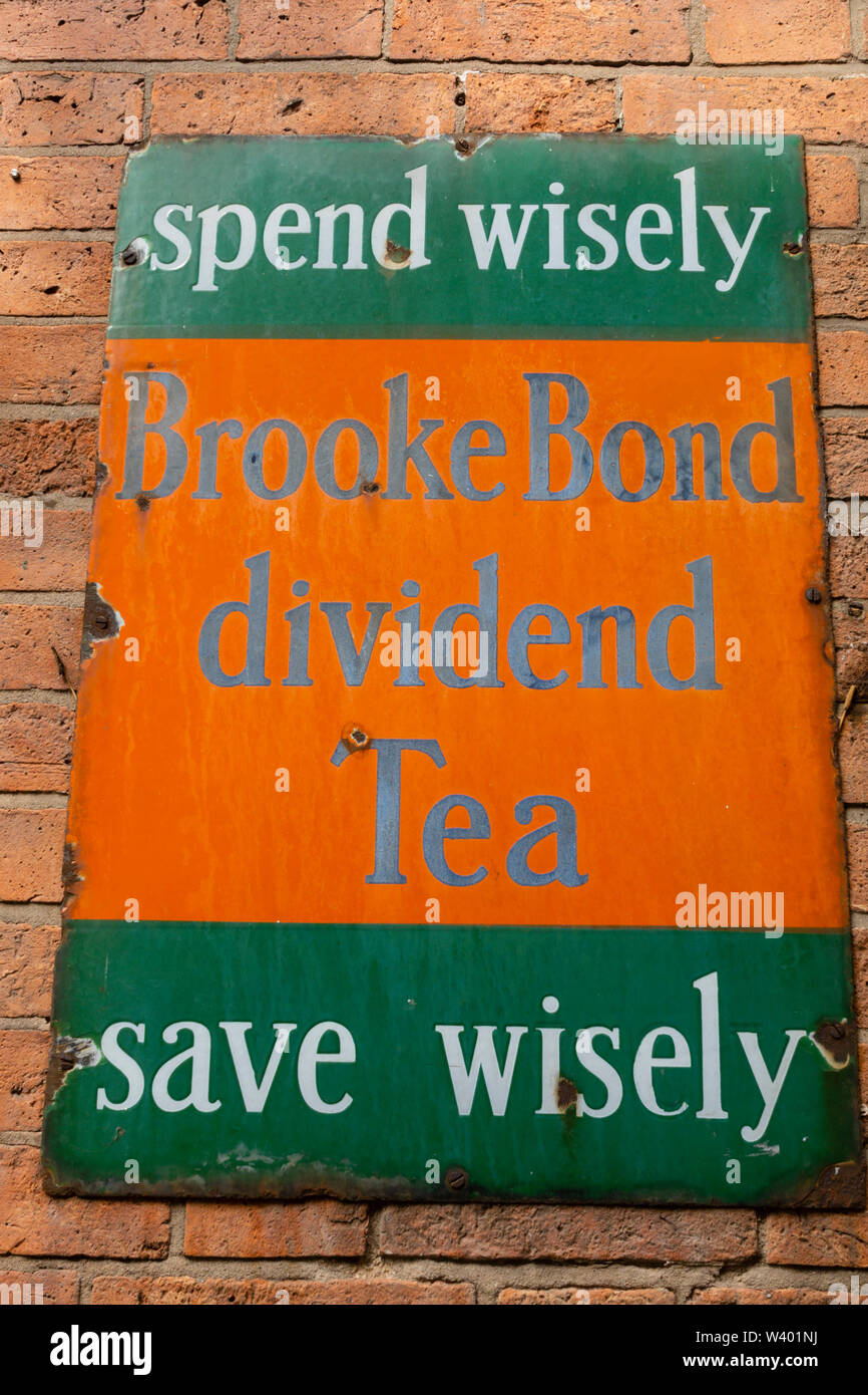 Old Brooke Bond tea metal advertising sign, Steep Hill, Lincoln, Lincolnshire, England. July 2019 Stock Photo