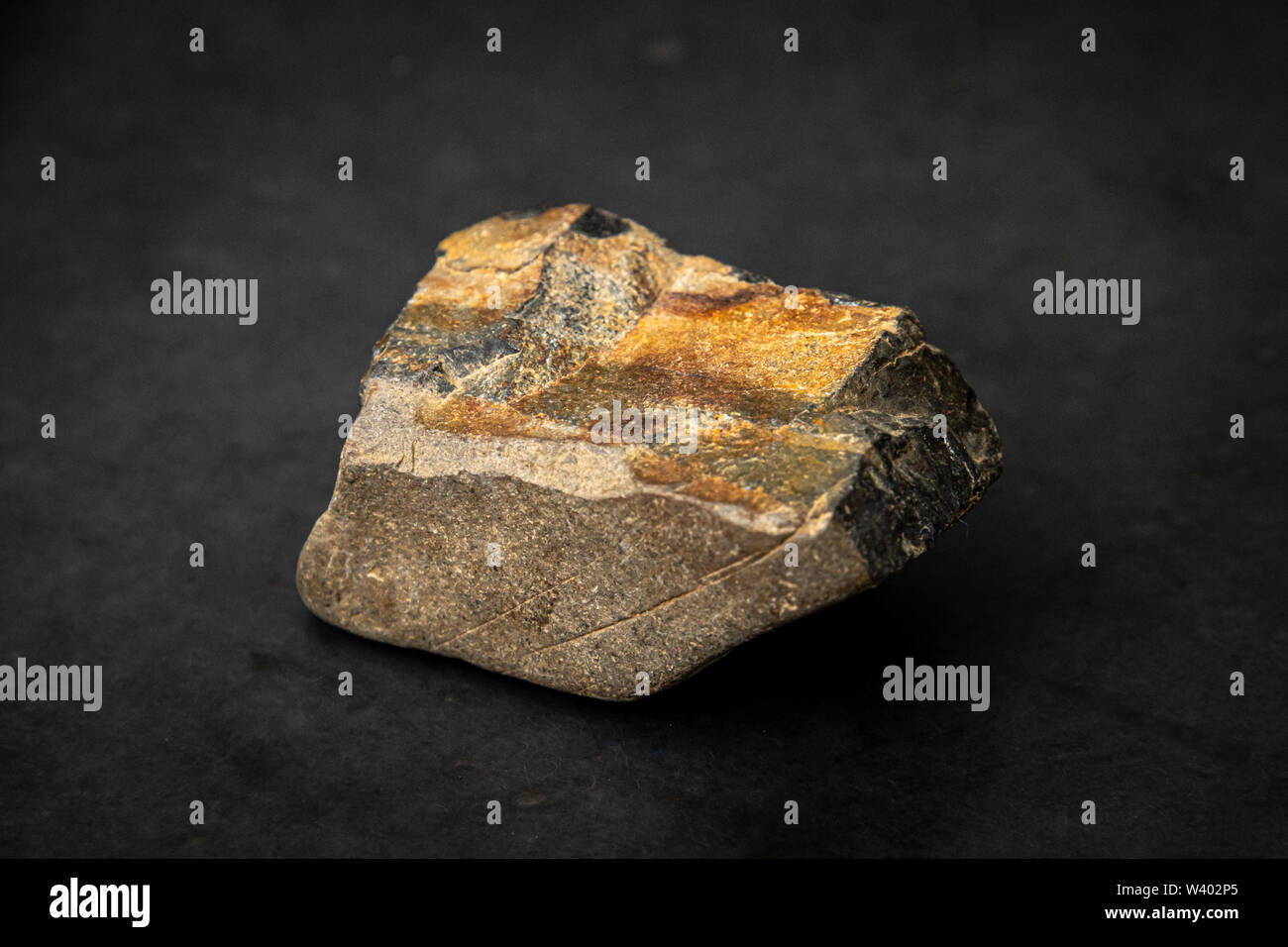 Xotinim meni porno bilan aldadi