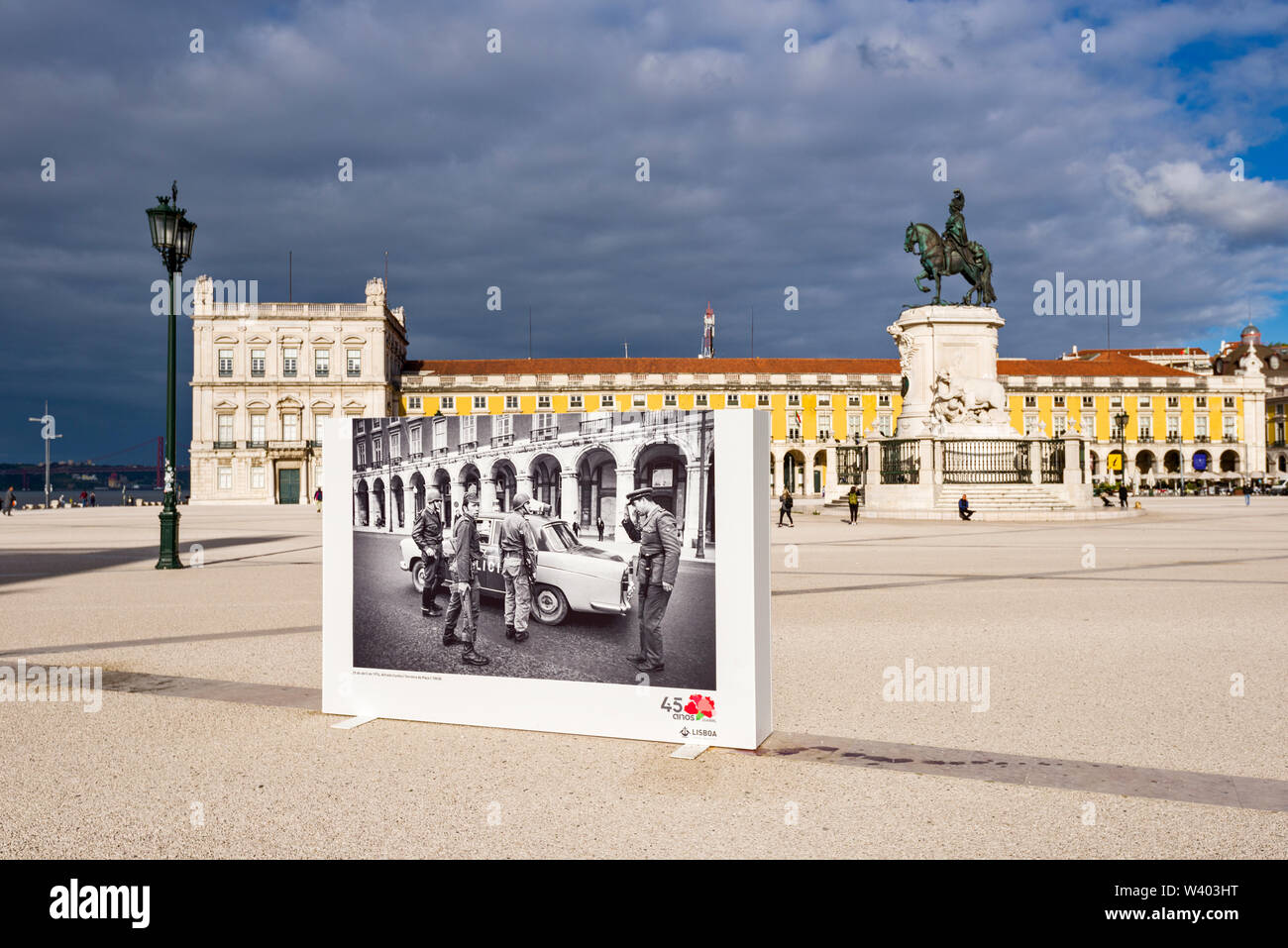 Carnation revolution in portugal hires stock photography and images Alamy
