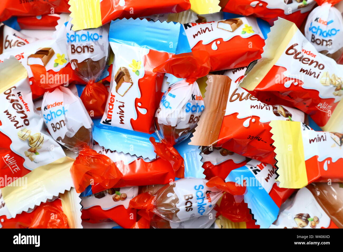https://c8.alamy.com/comp/W406XD/kinder-ferrero-chocolates-kinder-is-a-brand-of-products-made-in-italy-by-ferrero-W406XD.jpg