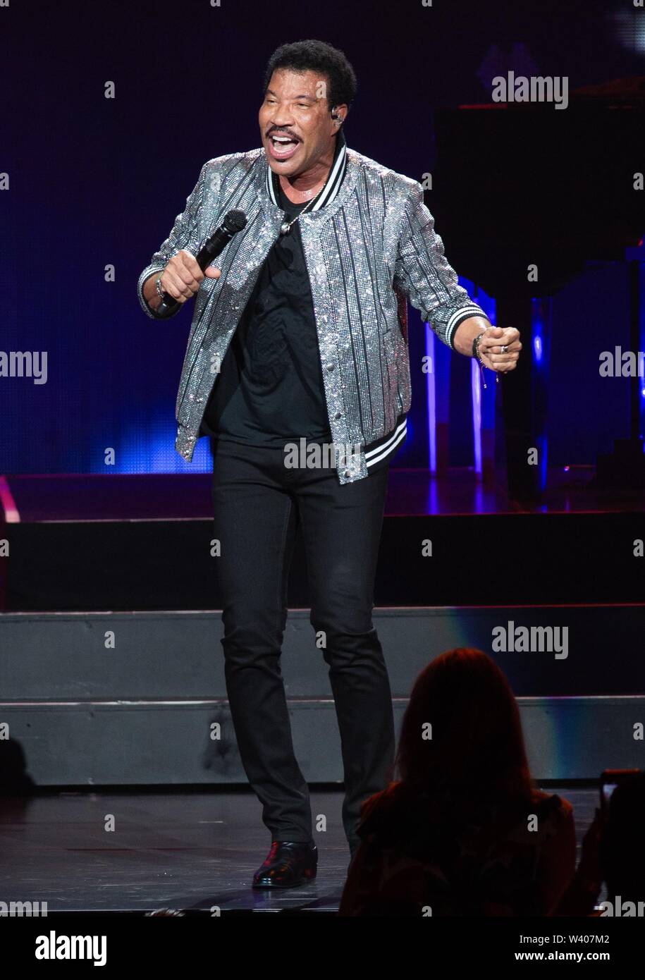 New York, NY, USA. 17th July, 2019. Lionel Richie on stage for Lionel  Richie 2019 Hello Tour, Radio City Music Hall, New York, NY July 17, 2019.  Credit: RCF/Everett Collection/Alamy Live News