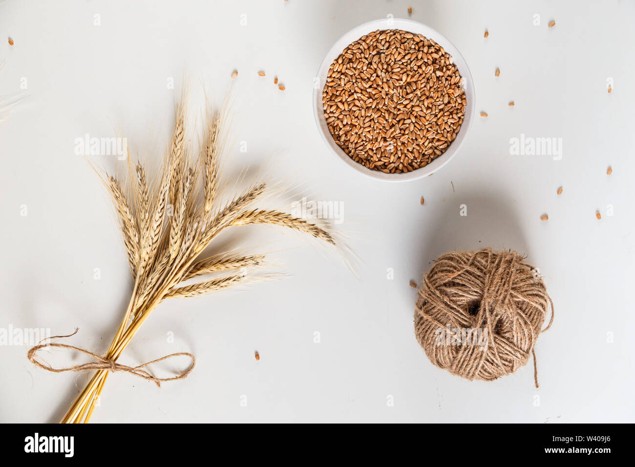 wheat ears and bowl of grains on white background, flat lay Stock Photo ...