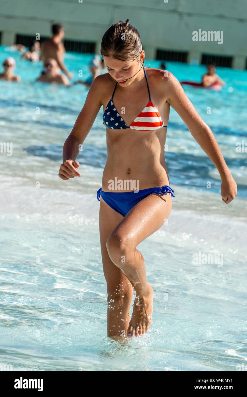 Wave Pool and Mandalay Bay Convention Center Editorial Image - Image of  mandalay, nevada: 25791350