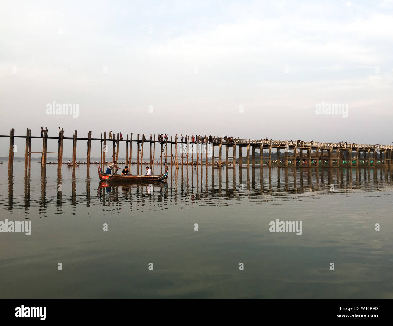 Bain bridge amarapura myanmar burma hi-res stock photography and images ...