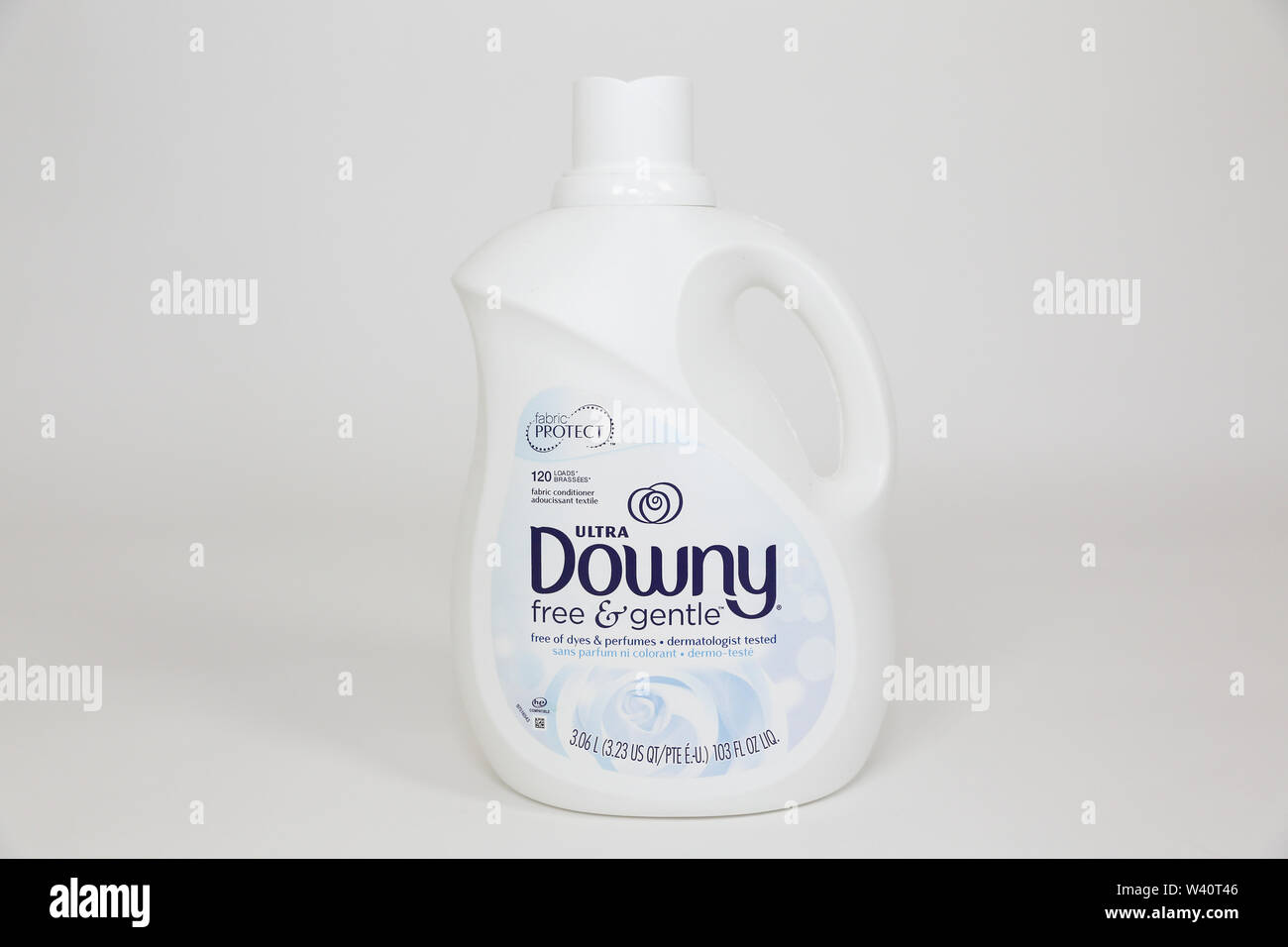 Fabric softener downy hi-res stock photography and images - Alamy