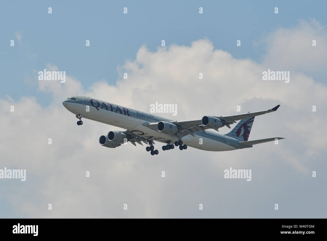QATAR AIRWAYS AIRBUS A340 600 Stock Photo - Alamy