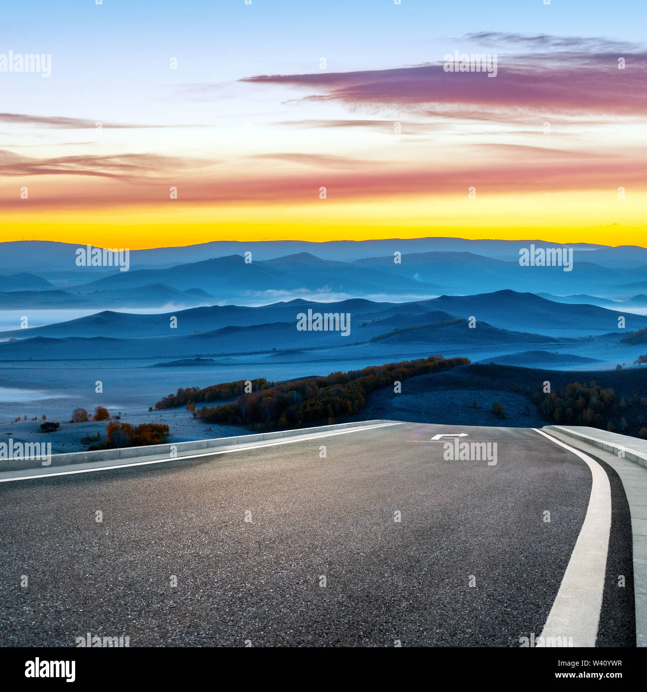 Early morning highway hi-res stock photography and images - Alamy