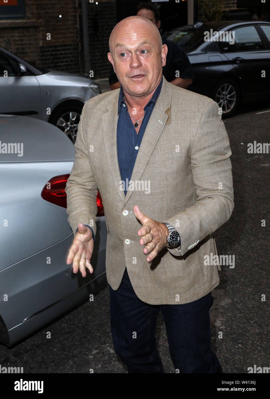 Ross kemp hi-res stock photography and images - Alamy